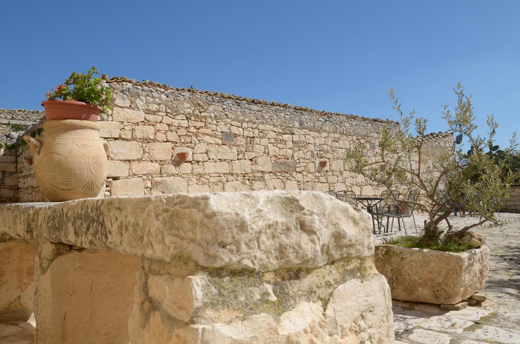 Casina Di Grotta Di Ferro Guest House Santa Croce Camerina Ngoại thất bức ảnh