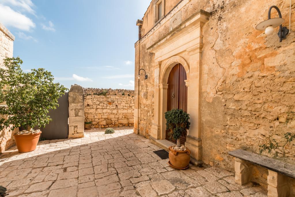 Casina Di Grotta Di Ferro Guest House Santa Croce Camerina Ngoại thất bức ảnh