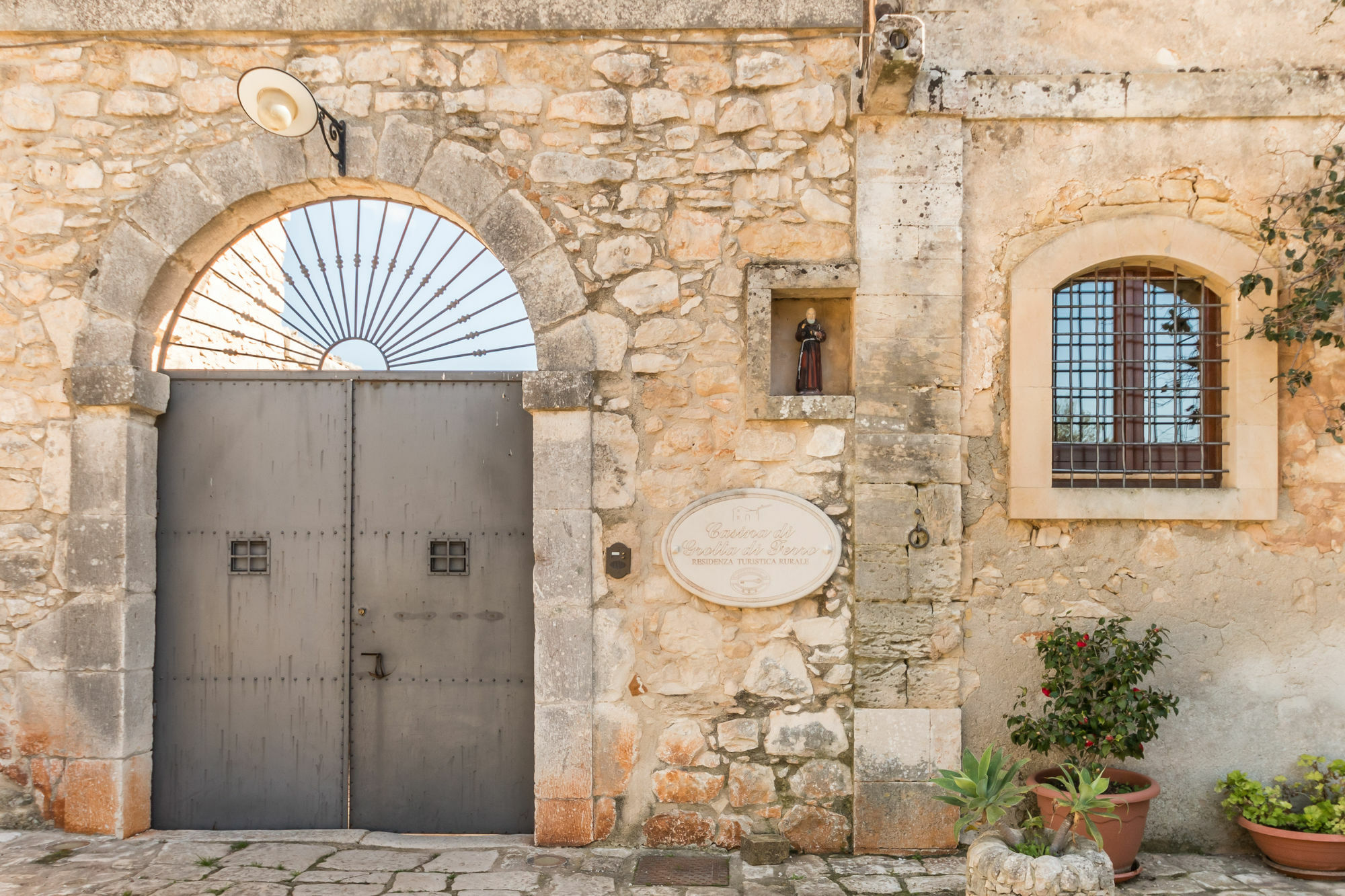 Casina Di Grotta Di Ferro Guest House Santa Croce Camerina Ngoại thất bức ảnh